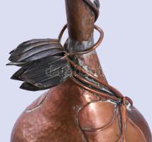 Szecessziós kalapált réz váza, m: 39 cm