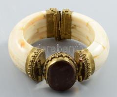 Csont karperec kő díszítésse