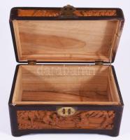 Kínai faragott fa doboz, sérüléssel, 23x15 cm