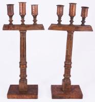 cca 1940 Brutalista fa és réz gyertyatartó pár, m: 40 cm