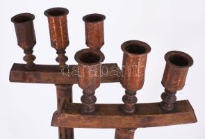 cca 1940 Brutalista fa és réz gyertyatartó pár, m: 40 cm