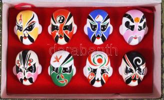 Pekingi opera maszk szett, dobozában 13x20 cm
