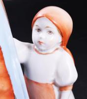 Zsolnay kenyérszelő asszony, kézzel festett, jelzett (Sinkó András), apró kopásokkal, m: 30,5 cm