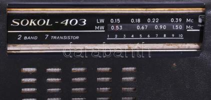 2 darab hordozható rádió, közte Sokol-403