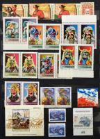 Postatiszta modern magyar bélyegek előfizetésből + postatiszta és bélyegzett vegyes külföldi anyag 2...