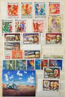 Postatiszta modern magyar bélyegek előfizetésből + postatiszta és bélyegzett vegyes külföldi anyag 2...