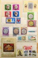 Postatiszta modern magyar bélyegek előfizetésből + postatiszta és bélyegzett vegyes külföldi anyag 2...