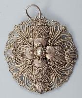 Ezüst (Ag) filigrán medál. Jelzett, 4x3,5 cm, nettó 5,4g