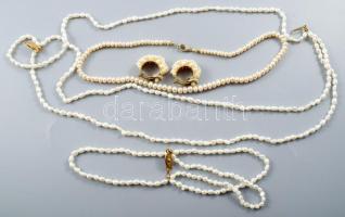 Tenyésztett gyöngy ékszer szett, 2 darab nyaklánc, karkötő, fülbevaló pár.