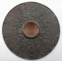 Rajki László (1939-) Bronz plakett, Jelzett, akasztólyukkal, d: 20,5 cm