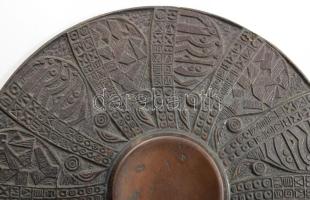 Rajki László (1939-) Bronz plakett, Jelzett, akasztólyukkal, d: 20,5 cm