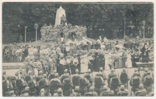 1914 Karánsebes, Caransebes; Eidesleistung der Truppen vor Abmarsch in den europ. Krieg 1914. / A csapatok hűségesküje a háborúba indulás előtt a Ferenc József szobornál / Oath of allegiance taken by K.u.K. troops in front of the Franz Joseph I of Austria monument, before their departure for the war of 1914. (fa)