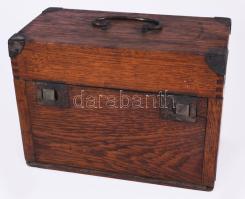 Katonai doboz, zsanéros, lehajtható előlappal, működő zárszerkezettel, 27x13,5x20 cm