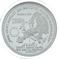 2004. "Szövetség a békéért, a fejlődésért - Magyaroszág taggá válása / Nem országokat egyesítünk, hanem embereket" peremen jelzett Ag emlékérem, tanúsítvánnyal, dísztokban (31,1g/0.999/42,5mm) T:PP fo.