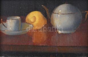 Molnár Z. János (1880-1960): Csendélet porcelánokkal és citrommal. Olaj, fa, jelezve jobbra lent. Dekoratív fakeretben, 12x17,5 cm