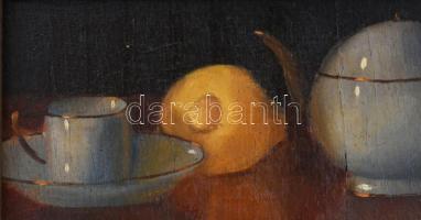 Molnár Z. János (1880-1960): Csendélet porcelánokkal és citrommal. Olaj, fa, jelezve jobbra lent. De...