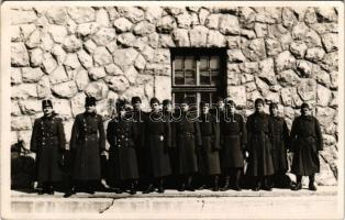 1940 Budapest XI. IV. Károly király laktanya, Kp. Távirdai csoport, katonák / WWII Hungarian military, group of soldiers in the barracks yard. photo