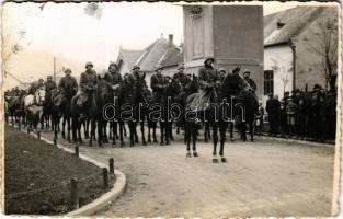 1942 Érsekújvár, Nové Zamky; bevonulás, katonák lovon / entry of the Hungarian troops, soldiers on horseback. photo (fl)