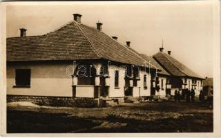 Nyárasgorond (Gát, Haty); cselédlakások a Latorca r.t. uradalmában. Rigler r.t. kiadása / apartements of the servants (fl)