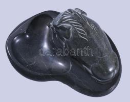 Vaddisznó figurával díszített márvány ékszertartó tál, 19x13 cm