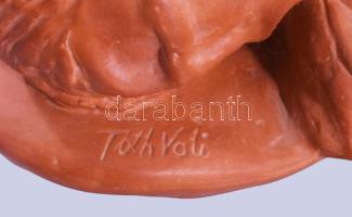 Tóth Valéria (1943- ): Szomorkodó. Terrakotta, jelzett, lábánál ragasztott, m: 28 cm