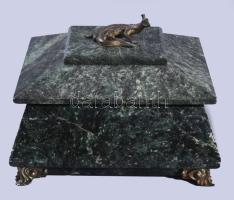 Csiszolt zöld ásvány ékszeres doboz, gyík figurával díszítve, 10x8,5x7 cm