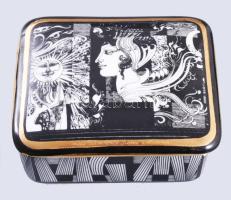 Hollóházi Szász Endre által tervezett mintával díszített bonbonier. Matricás, jelzett, 9x7,5 cm