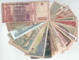 20db-os vegyes magyar és külföldi bankjegytétel, közte Német Harmadik Birodalom, Mongólia, Románia, ...