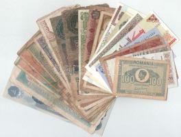 20db-os vegyes magyar és külföldi bankjegytétel, közte Jugoszlávia, Pakisztán, Románia, Bhután, Irak, Dánia, stb. T:vegyes 20pcs mixed Hungarian and foreign banknote lot, within Yugoslavia, Pakistan, Romania, Bhutan, Iraq, Denmark etc. C:mixed