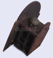 Antik festett arasztóra, hiánnyal, 2 súllyal, 31x22 cm