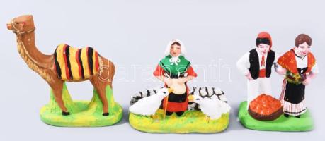 cca 1965 Santons 55 részes francia festett kerámia betlehem összeállítás a falusi lakosság ábrázolás...