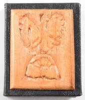 Csorba Csaba: II. Rákóczi Ferenc. Miskolc, 1985. Minikönyv, számozott példány, készült 750 példányban, könyvárusi forgalomba nem került. Műbőr kötésben, az elülső borítón lakkozott, faragott fa borítással, jó állapotban.