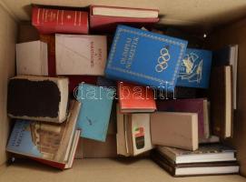 30 db vegyes minikönyv szocreál és más témák, vegyes állapotban