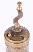 Régi kis bronz borsdaráló, m: 8,5 cm