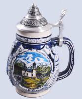 Gazdagon díszített fedeles söröskorsó, jelzett, m: 15 cm