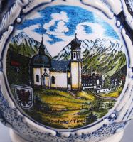 Gazdagon díszített fedeles söröskorsó, jelzett, m: 15 cm