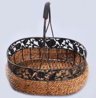Kosárka, rattan és áttört fém. 30x31 cm