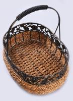 Kosárka, rattan és áttört fém. 30x31 cm