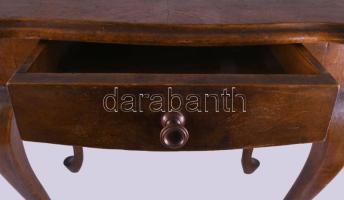 Fiókos kisasztal. Neobarokk. Alapvetően jó állapotban 60x40x46 cm