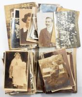 Vegyes fotó tétel (portrék, csoportképek, tájképek, stb.), főként 1945 előttiek, változó méretben és állapotban, 18x15 cm-ig