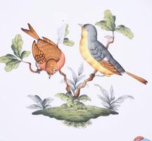 Herendi Rothschild mintás kínáló. Pereménél áttört és virágos mintával, jelzett, egy minimális mázhi...