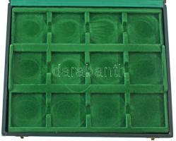 "Magyar Érmeforgalmazó" zöld műbőr éremtartó kazetta 1db kivehető tálcával, összesen 24 fé...