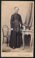 cca 1870 Flaskár János (?-1879) pap, győri főreáliskolai hittanár, szilsárkányi plébános portréja, vizitkártya Molnár és Brodszky győri műterméből, a hátoldalon feliratozva, 10,5x6 cm
