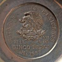 Mexikó 1953. 5P Ag érme, Ag ivócsanakba foglalva, "JMS" (Jose Marmolejo) mexikóvárosi ezüstműves gyártói jelzésével (br.170,26g/~140x100x30mm) T:XF Mexico 1953. 5 Pesos Ag coin, set in Ag "glass", with the maker's mark of the silversmith "JMS" (Jose Marmolejo) of Mexico City (br.170.26g/~140x100x30mm) C:XF