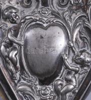 Neobarokk kézi tükör és ruhakefe. Ezüst (Ag) borítással, hátoldalon plasztikus puttó díszítéssel. 26...