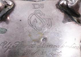 Cukordoboz Ezüst (Ag) dianás jelzéssel. rózsa díszítéssel, Belül aranyozott. d: 12 cm, m: 11 cm 249 ...