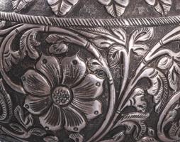 Gazdagon díszített virágos váza. Ezüst (Ag), gilosált. Jelzett 420 g m: 19 cm