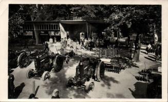 Budapest 1948 Őszi Vásár; Állami Gépállomás traktorok photo (EB)