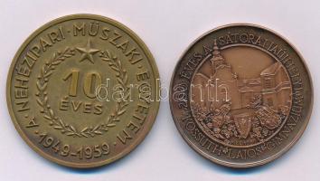 1959. "10 éves - A Nehézipari Műszaki Egyetem - 1949-1959 / NME" bronz, kétoldalas, vert emlékérem (46mm) + Sebestyén Sándor (1949-2010) 1989. "MÉE - 200 éves a sátoraljaújhelyi Kossuth Lajos Gimnázium / ... Én is a növendékük voltam... - Kossuth Lajos - 1810-1816" bronz, kétoldalas emlékérem (43mm) T:AU patina