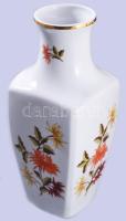 Hollóházi virágmintás váza, jelzett, alján kis kopással, m: 31 cm